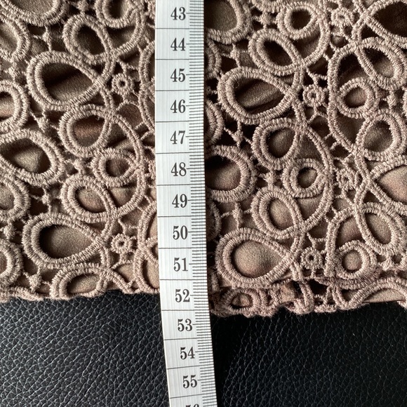 JONES NEW YORK COLLECTION PETITE tan/brown lace skirt with lining Size 10P - Picture 7 of 9